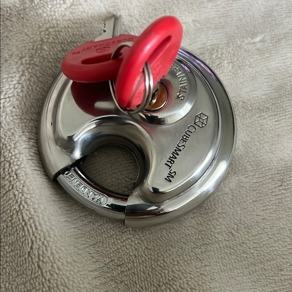HEAVY DUTY CUBESMART Lock and 2 KEYS for Storage Units